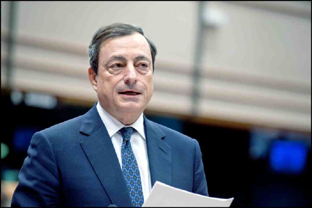 Mario Draghi renuncia novamente ao cargo de premiê italiano