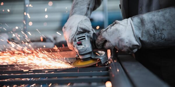 Indústria cresce 1,2% em março, maior índice desde junho de 2024, aponta IBGE