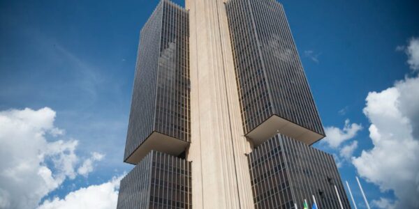 Copom mantém taxa Selic inalterada em 15% ao ano