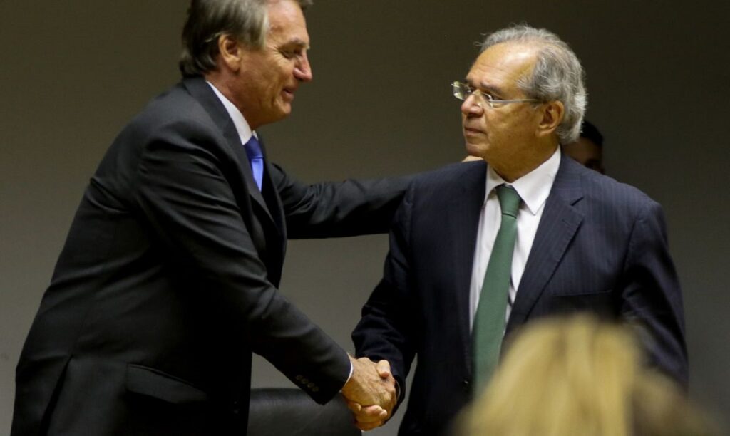 Bolsonaro diz que não 'entende nada' de economia e fala 'tudo' com Paulo Guedes