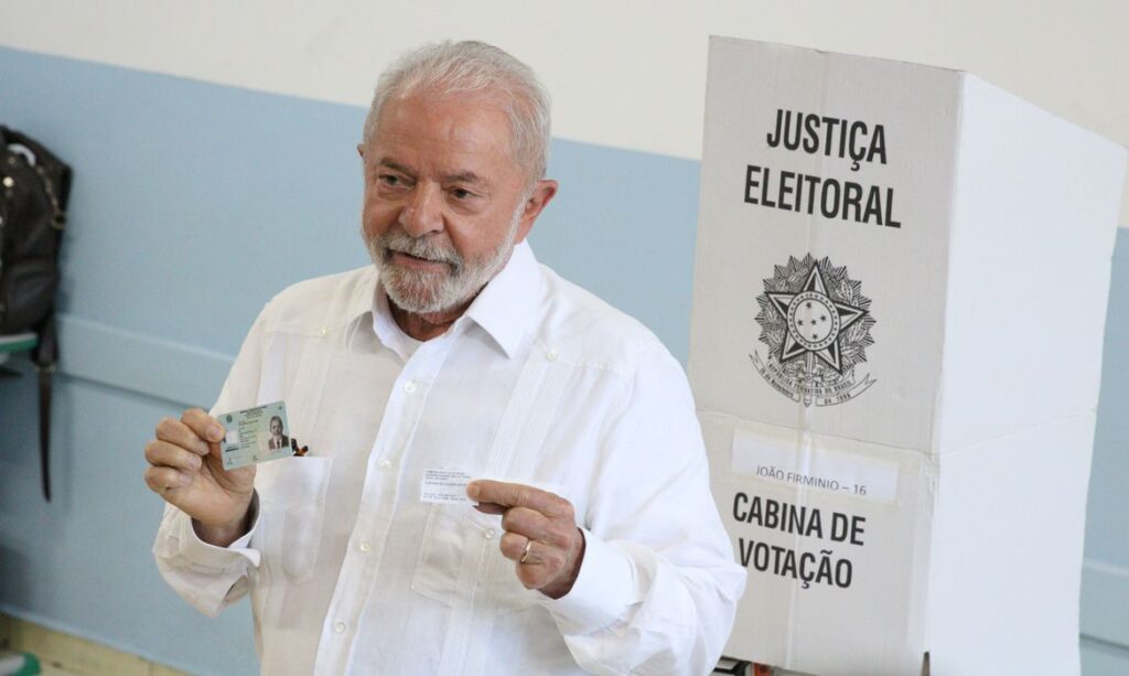 Lula vota no segundo turno das eleições de 2022