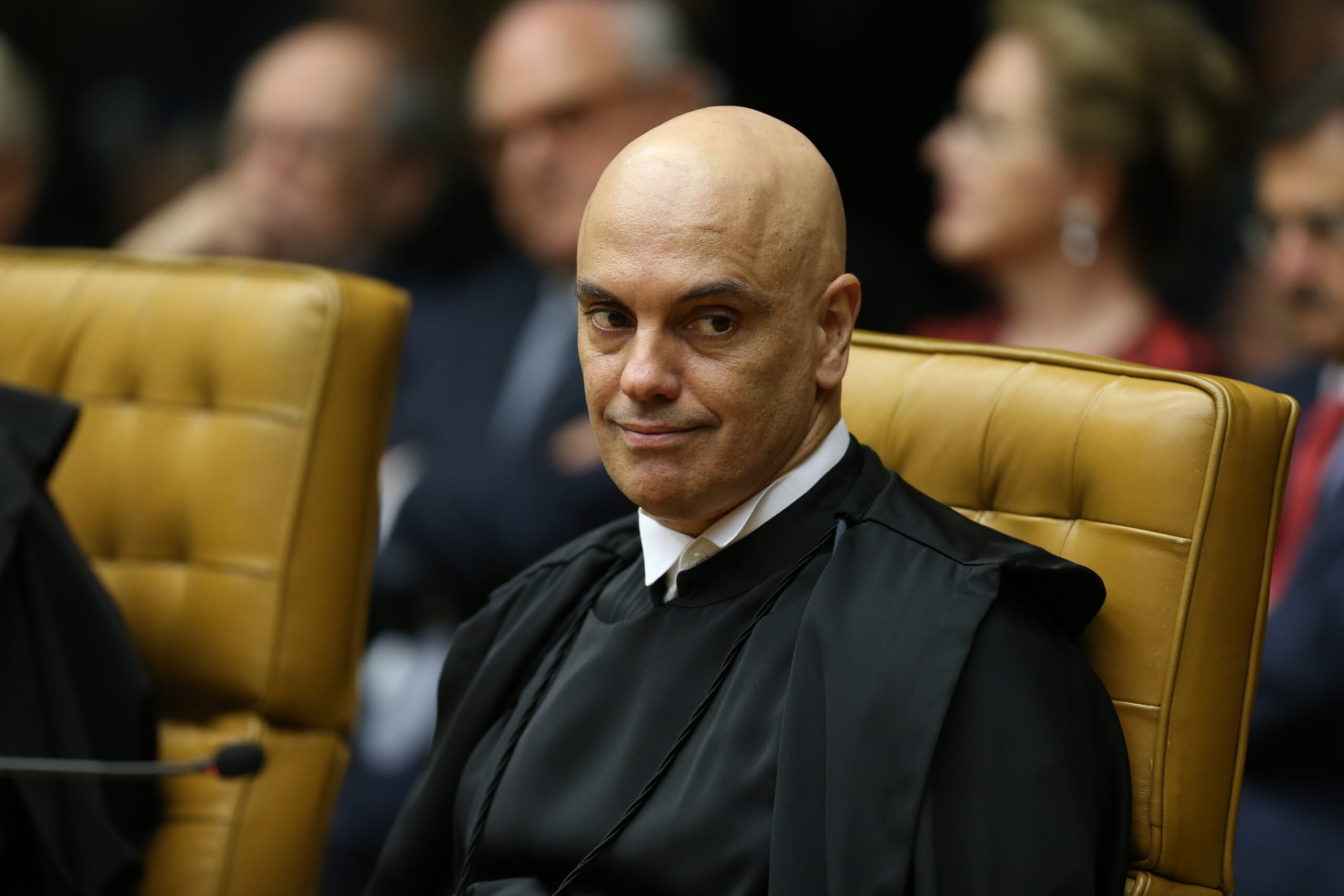 Moraes nega pedido do PL e condena partido a pagar multa