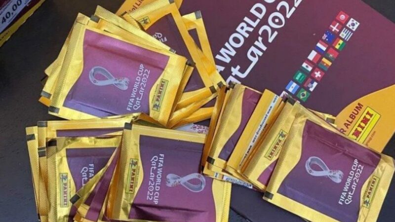 Copa do Mundo 2022: pacotes de figurinhas dourados chamam atenção de colecionadores