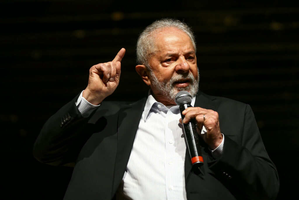 Lula decreta intervenção federal na segurança pública do Distrito Federal.