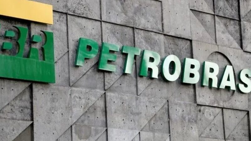 Petrobras (PETR4) firma contratos bilionários com CEG até 2034; saiba mais