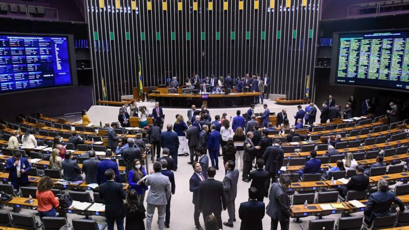 Câmara aprova PEC da Transição em 1º turno; votação será retomada nesta quarta (21)