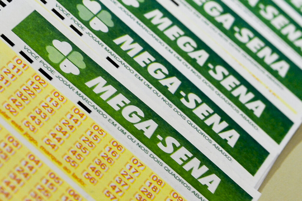 Mega-Sena 2723: Aposta do Espírito Santo acerta seis números e fatura R$ 46 milhões. Foto: Marcello Casal Jr/Agência Brasil