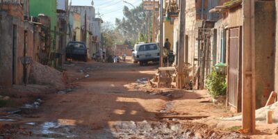 Pobreza no Brasil bate recorde e atinge 62,5 milhões de pessoas, diz IBGE