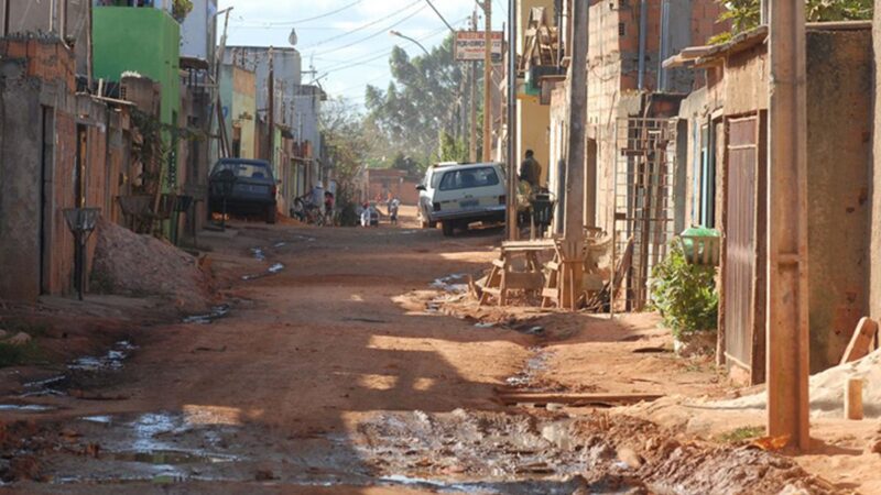 Pobreza no Brasil bate recorde e atinge 62,5 milhões de pessoas, diz IBGE