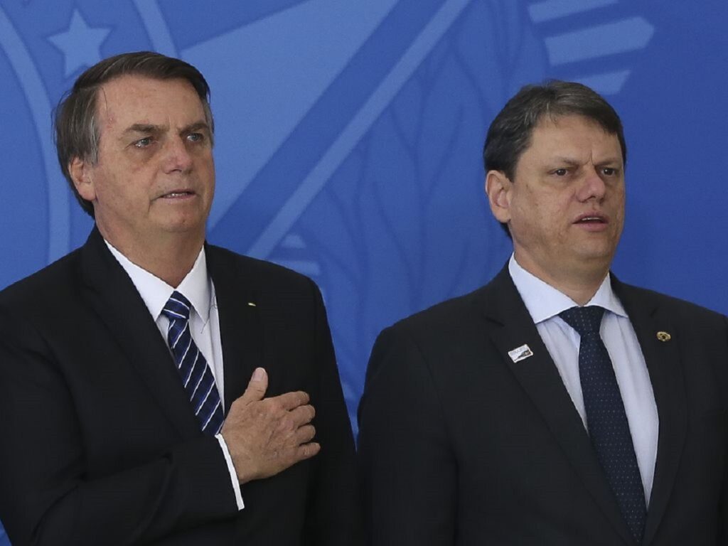 Tarcísio é hostilizado por aliados de Bolsonaro