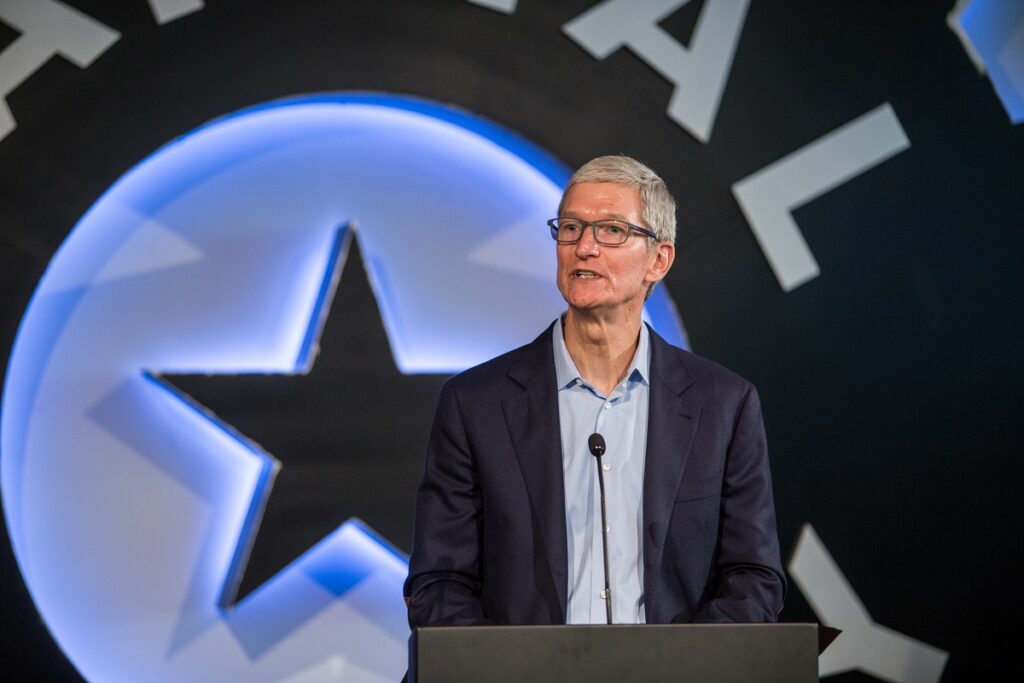 Salário de CEO da Apple (AAPL34) 0terá redução de 40% em 2023, para US$ 49 milhões