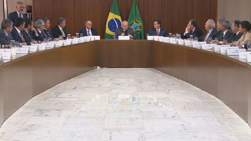Lula se reúne com governadores após atos de extremistas: “Vândalos queriam golpe – e golpe não vai ter”