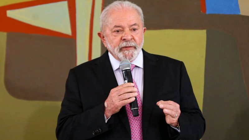 Selic: Lula volta a colocar Campos Neto na mira e fala em “teimosia do presidente do BC para manter taxa de juros”