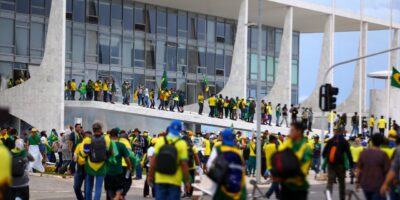 Radicais invadem Congresso Nacional, Palácio do Planalto e Supremo Tribunal Federal