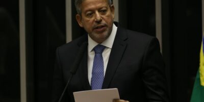 PL das Fake News: Arthur Lira adia votação na Câmara