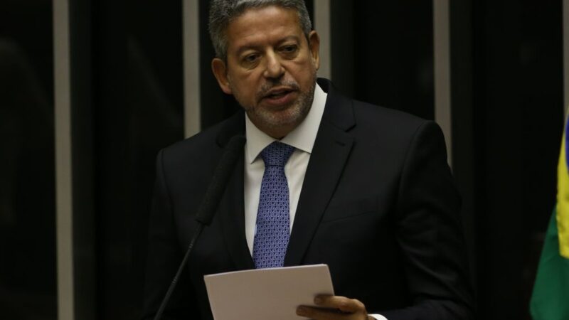 Arthur Lira é reeleito presidente da Câmara dos Deputados com 464 votos