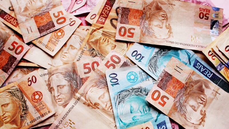Imposto mínimo global deveria integrar reforma no Brasil, diz diretora da OCDE