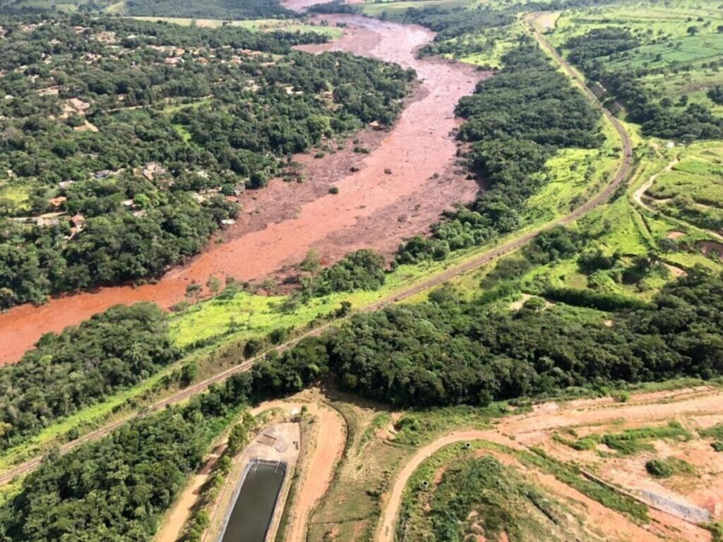 Rompimento da barragem de Brumadinho, Vale (VALE3). Foto: Wikimedia Commons