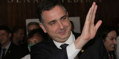 Rodrigo Pacheco vence eleição e permanece na presidência do Senado