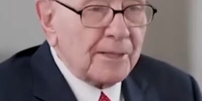 Warren Buffett conversa com equipe de Biden sobre crise dos bancos