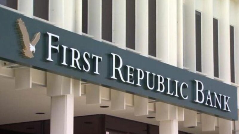 First Republic Bank vive situação financeira precária e perde US$ 100 bi em depósitos
