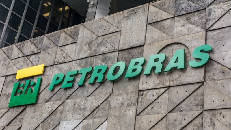 Petrobras (PETR4) informa queda no preço do querosene de aviação