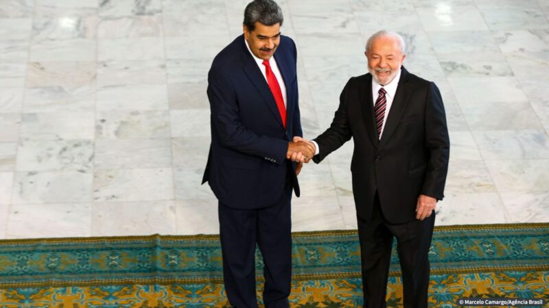 Ao lado de Maduro, Lula defende união de países latino-americanos: “Força no processo de negociação e de integração”