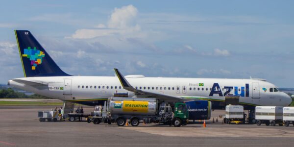 Azul (AZUL4) e Gol (GOLL54) em forte queda: por que as aéreas despencaram?