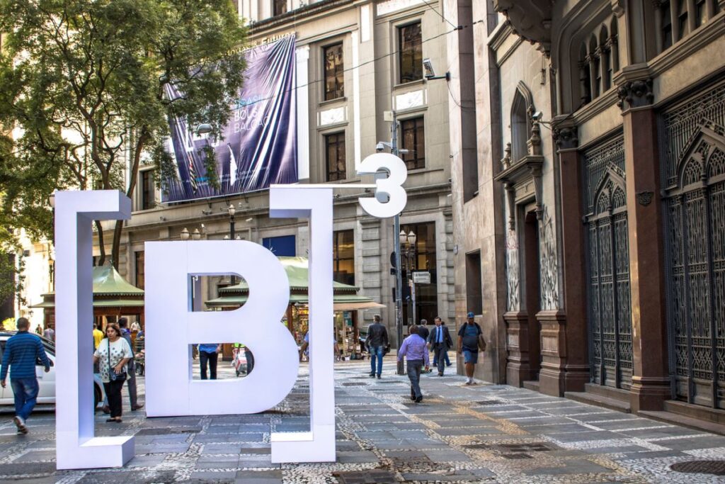 Outra bolsa de valores no Brasil? Concorrente da B3 (B3SA3) pode chegar em 2025, diz jornal