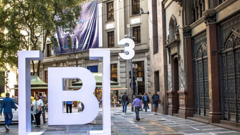 Veja quais empresas pagarão dividendos nesta sexta-feira (6): B3 (B3SA3); Excelsior (BAUH4)