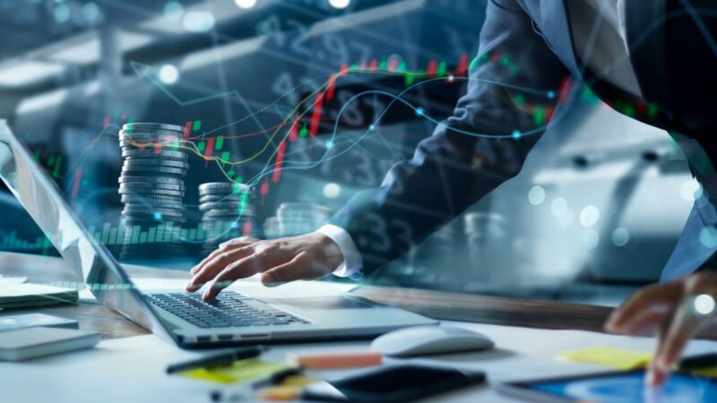 Eletrobras (ELET3), 3R Petroleum (RRRP3) e Cyrela (CYRE3) movimentam o mercado nesta sexta-feira; veja mais destaques 