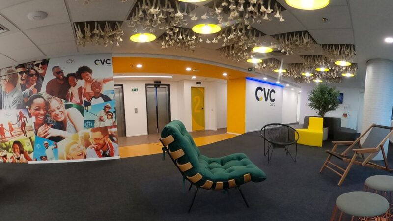 CVC (CVCB3): ações sobem 11% e lideram altas no Ibovespa, com novo CEO e aporte milionário