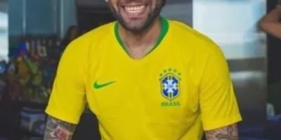 Daniel Alves deve R$ 12,5 milhões para a Espanha