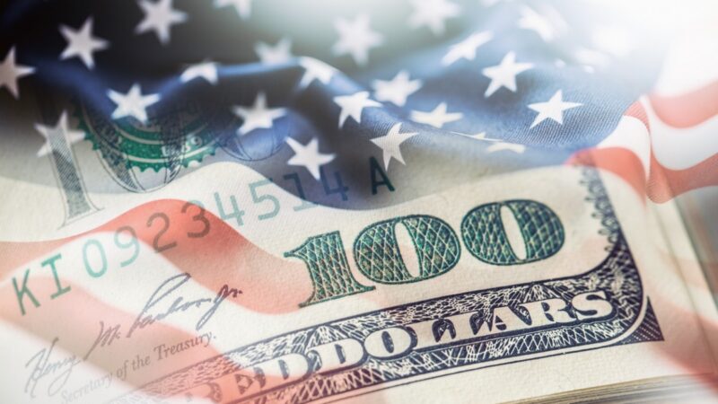 Dólar fecha em alta com declarações de Powell e dados dos EUA