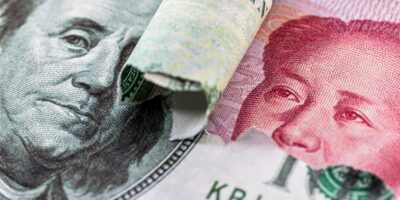 Dólar ronda R$ 5,00 com aperto monetário e tensão imobiliária da China
