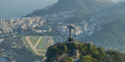 Estudo da ONU revela que pelo menos 5% dos municípios do Rio de Janeiro e Santos podem estar submersos devido ao aumento do nível do mar.