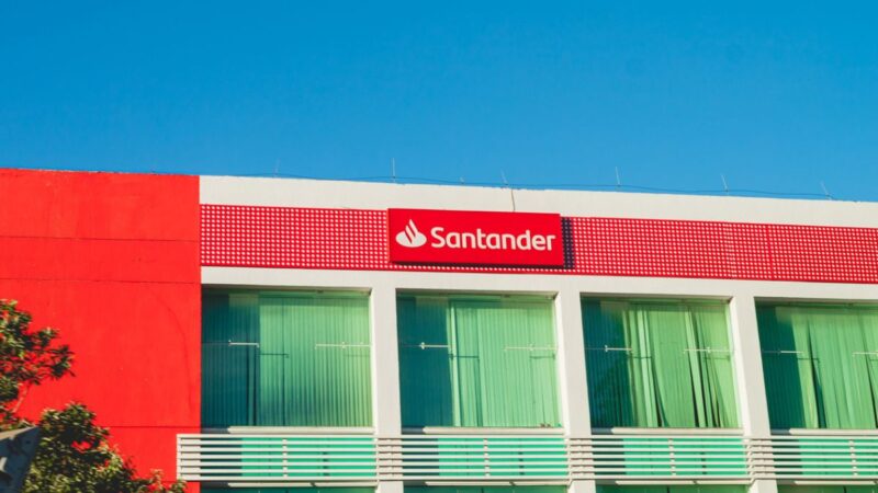 Lucro do Santander (SANB11) cai 12,5% em um ano, ao atingir R$ 2,7 bilhões no 3T23; veja análise de especialistas