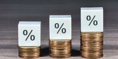 Fitch afirma que Brasil está longe de recuperar grau de investimento; crise fiscal persiste