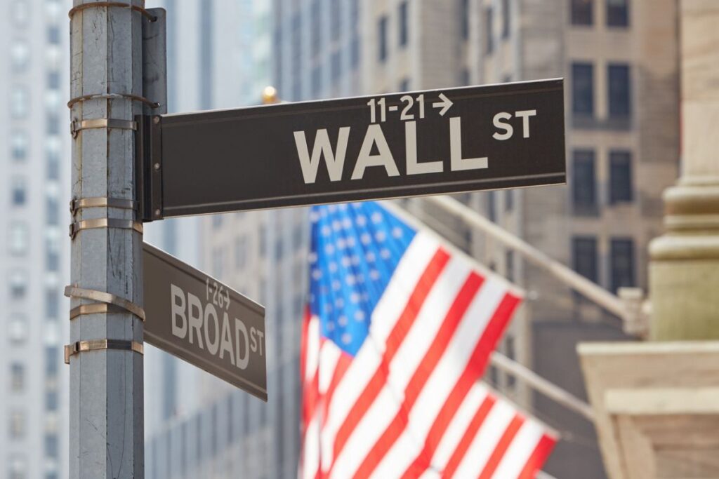 Bolsa EUA Wall Street - Foto: iStock Itaú (ITUB4): EUA só deve cortar juros em setembro