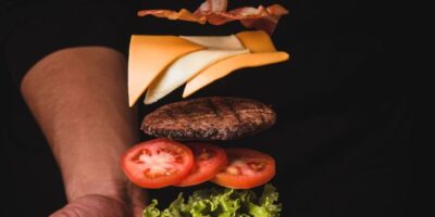 “Fast-foodômetro” marca 13,7 milhões de brasileiros consumindo fast-food em 2023