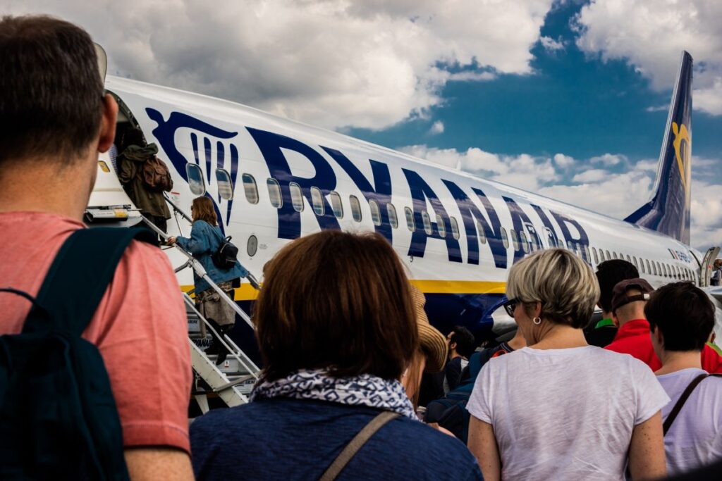 Maior companhia de voos low cost da Europa, a Ryanair declarou que a venda de passagens deve cair no segundo semestre do ano