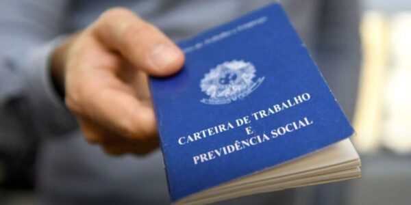 Taxa de desemprego cai para 6,2% em maio, menor valor da série histórica