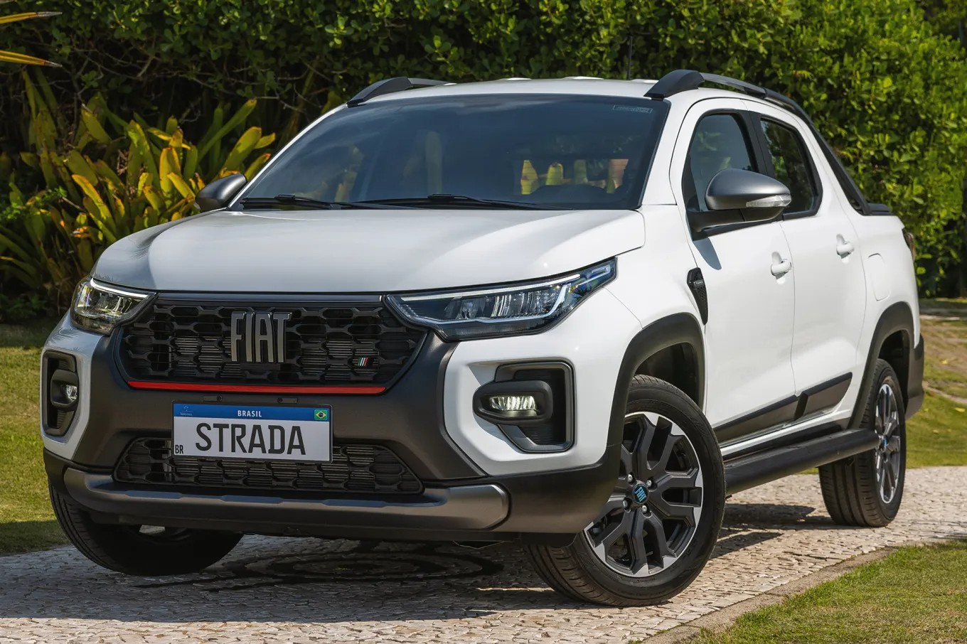 Fiat Strada 2024 - Carros na Web 