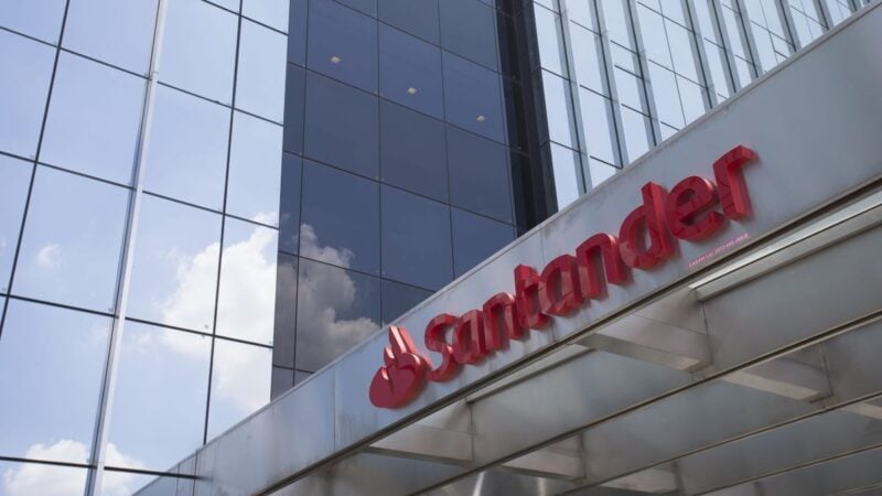 Santander (SANB11): CEO admite possibilidade de fechar capital e sair da B3