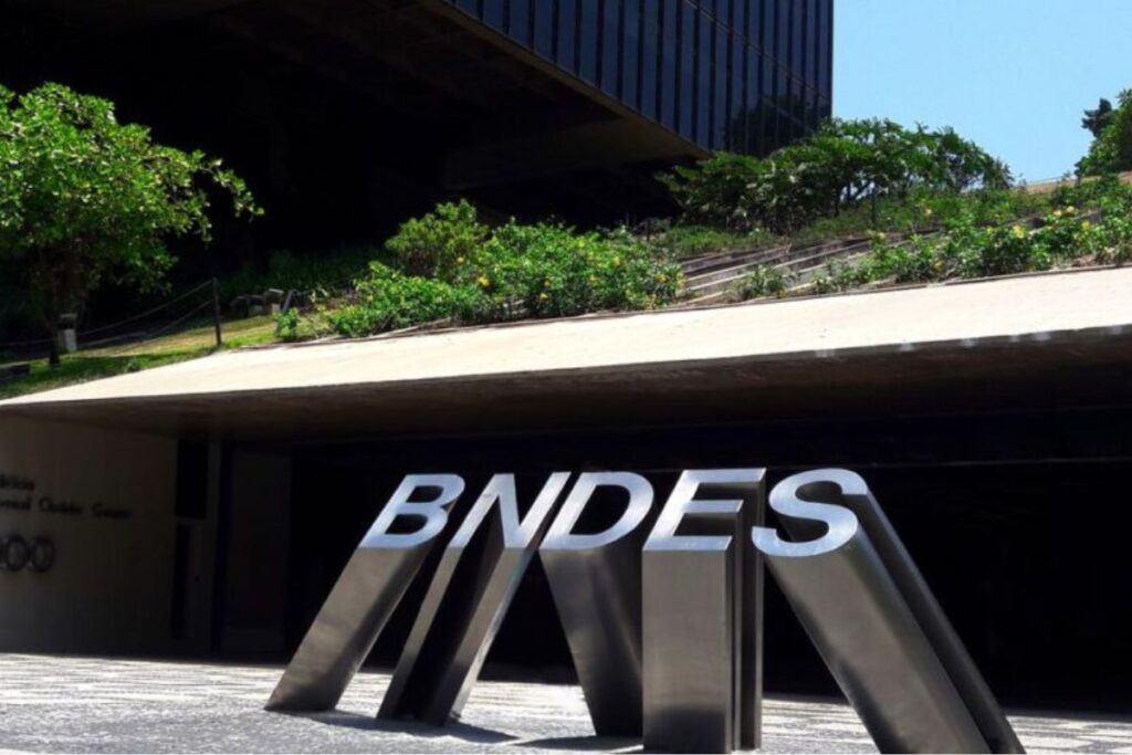 Maioria das micro e pequenas indústrias desconhece cartão de crédito do BNDES, diz pesquisa