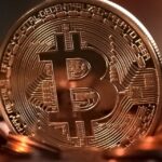 Bitcoin atinge máxima histórica, acima de US$ 109 mil, na véspera de celebração