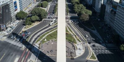 Nesta terça-feira, a Argentina se tornou o país com a maior taxa de juros do mundo, superando o Zimbábue, após redução.