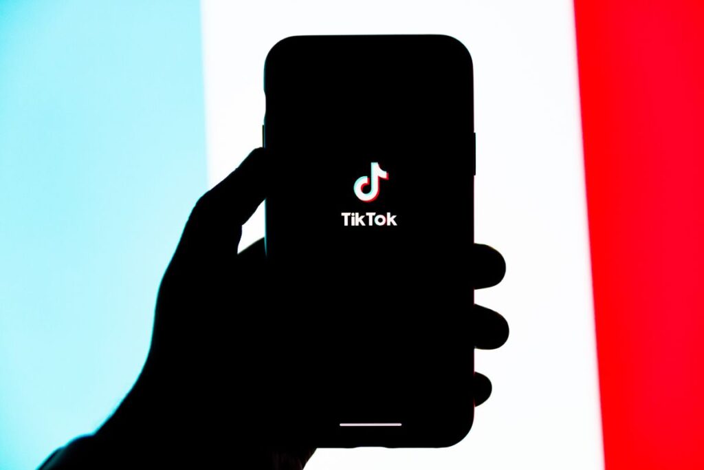 TikTok recebe multa de R$ 1,79 bilhões por uso ilegal de dados infantis
