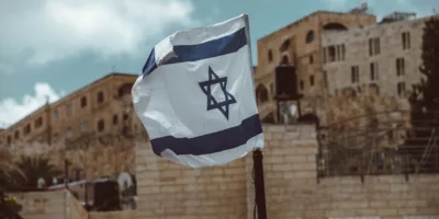 Guerra em Israel: como o mercado deve reagir nesta segunda-feira?
