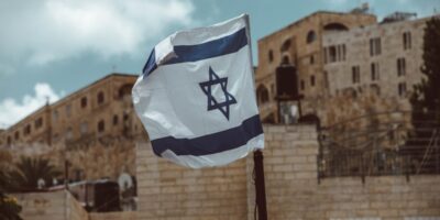 Guerra em Israel: como o mercado deve reagir nesta segunda-feira?
